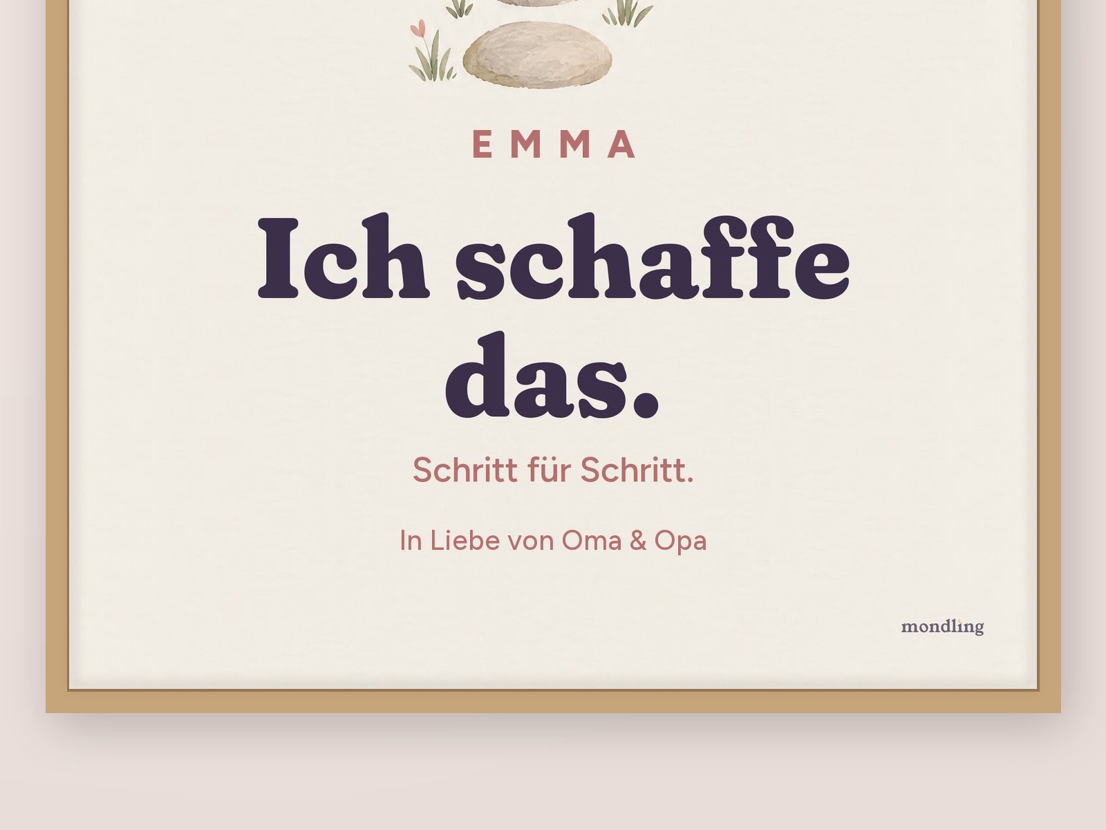 Die Poster mit Namen und Widmung im Kinderzimmer, dazu eine vergrößerte Ansicht